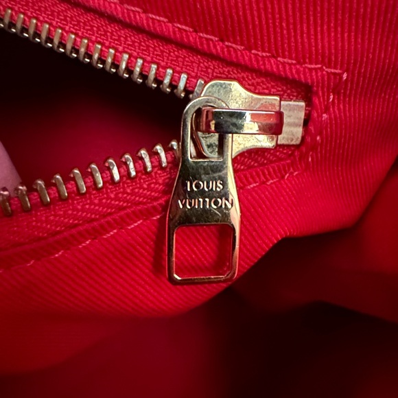 *SOLD* LOUIS VUITTON Graceful MM - Picture 10 of 17